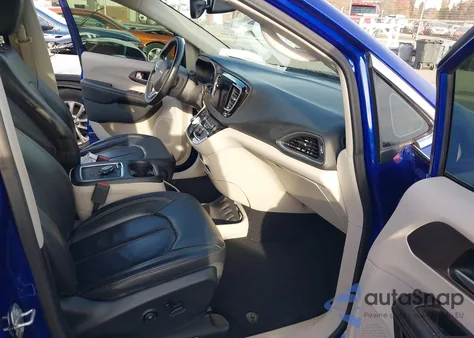 2018 Chrysler Pacifica Touring L Plus z USA, uszkodzony, nr VIN 2C4RC1EG4JR257745